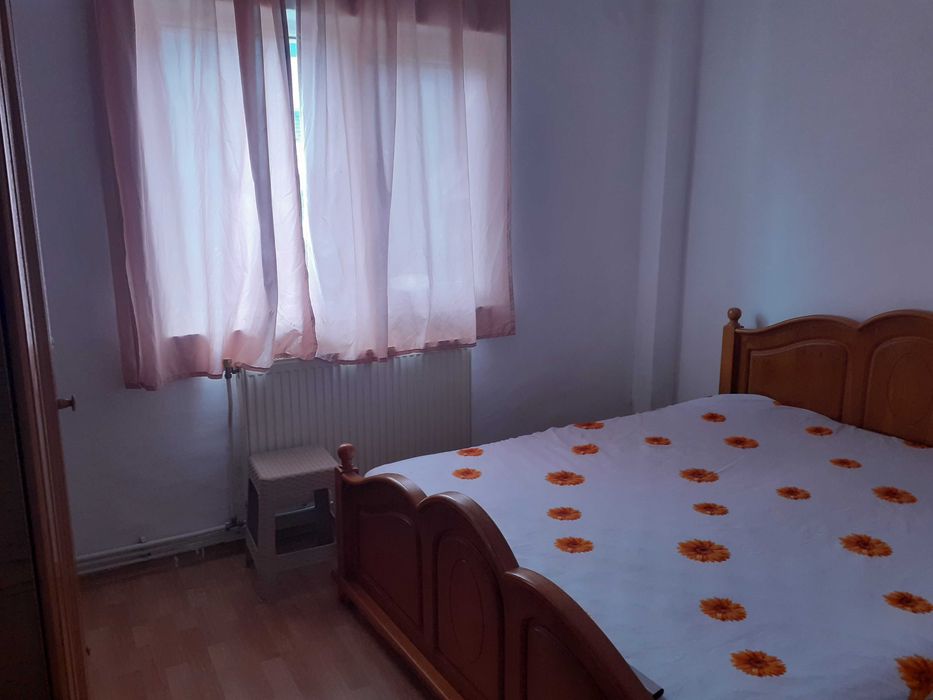 Închiriez apartament