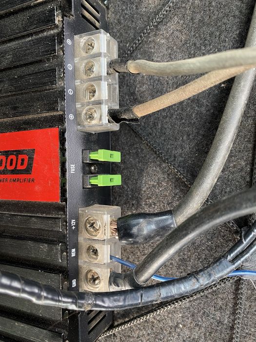 Продам сабвуфер с усилителем