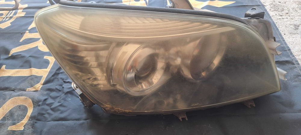 Фар / фарове от Тойота рав 4 / Toyota RAV 4 2.2 D-CAT 177 К. С!!