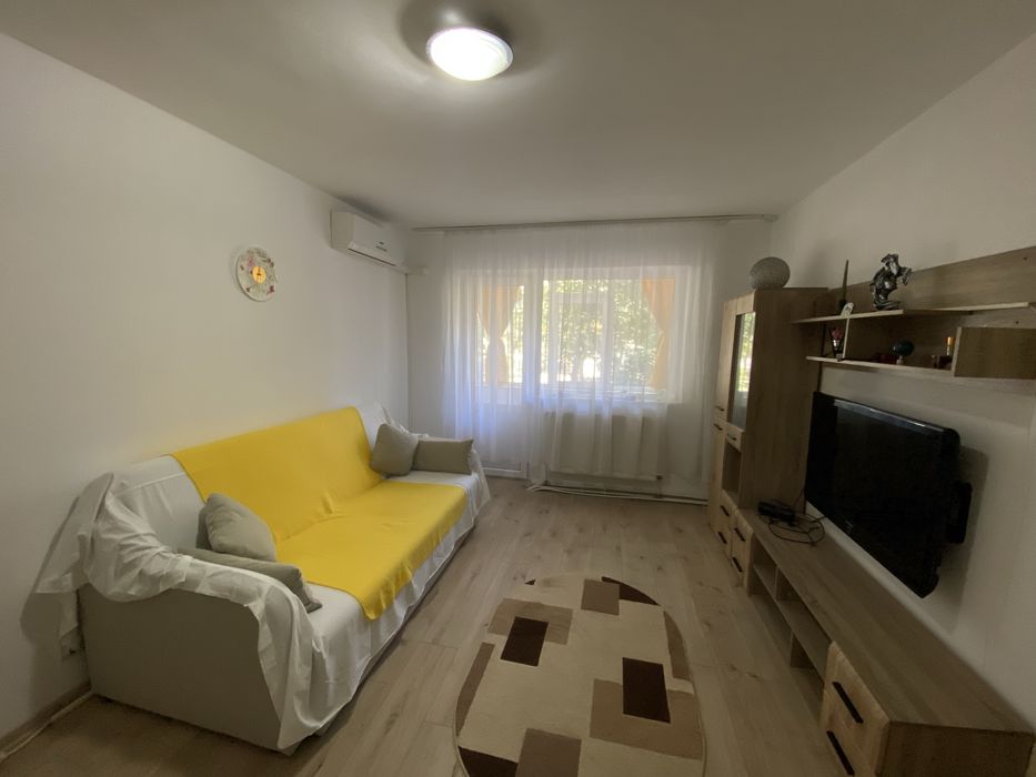 Inchiriez apartament 2 camere et 1- Bdul Bucuresti -statia Vranis