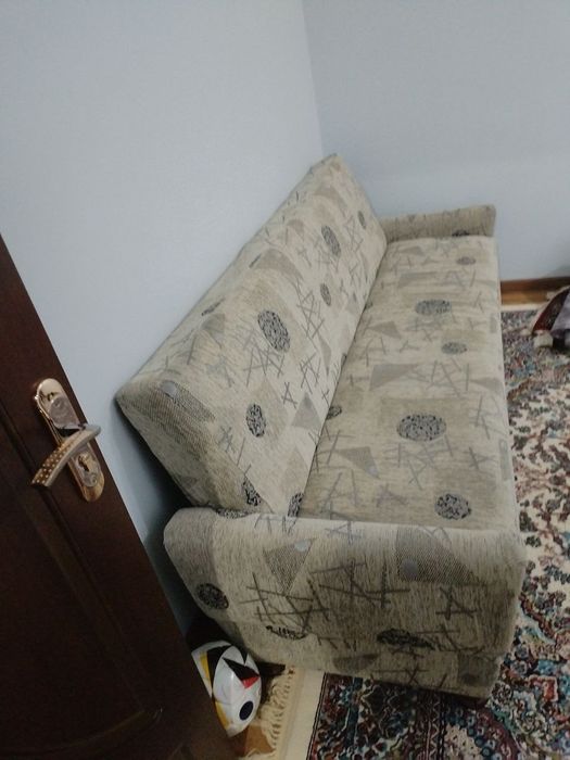 Диван сотилади срочно