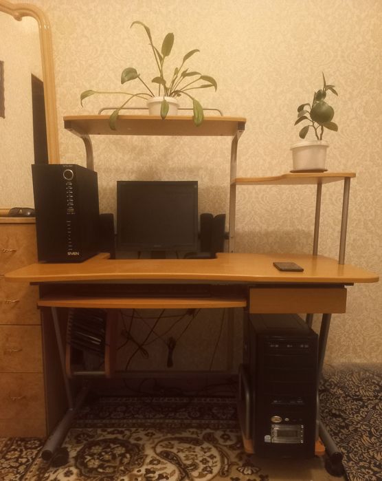 Компьютерный стол