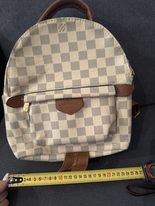 Бежова малка раница