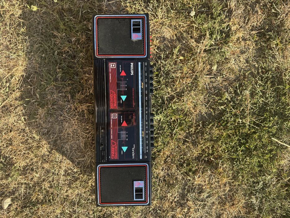 Vand masa de cusut si un radio philips