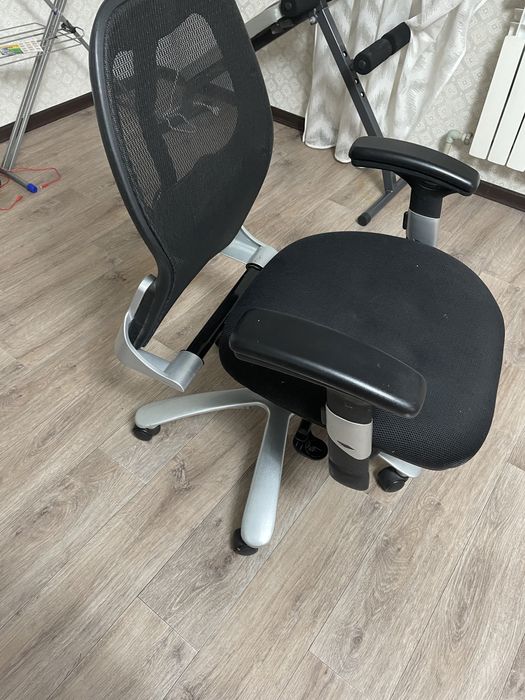 Офисное кресло. Очень крепкое. Привезли из США.