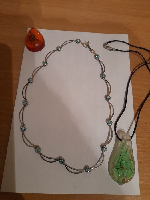 Обици,брошки.плакат на Азиз