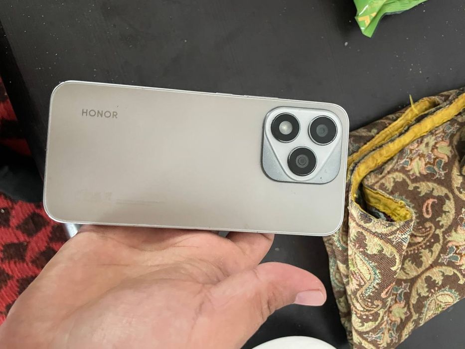 Honor 400 lite kafoloti bilan