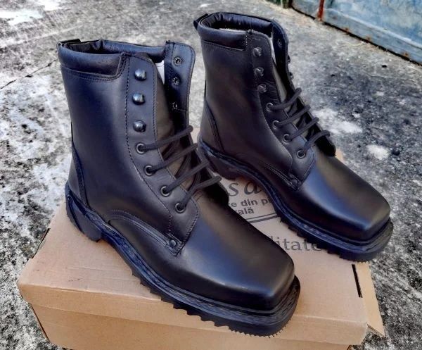 Bocanci vanatori de munte negri