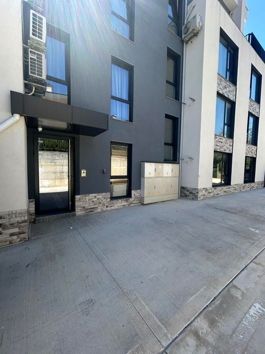 Дава се под наем Тристаен апартамент в Варна, м-т Сотира - 65 кв.м за 765 € - Снимка #3