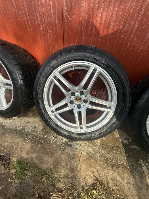 Jante cu anvelope iarna Porche pret 2500 ron