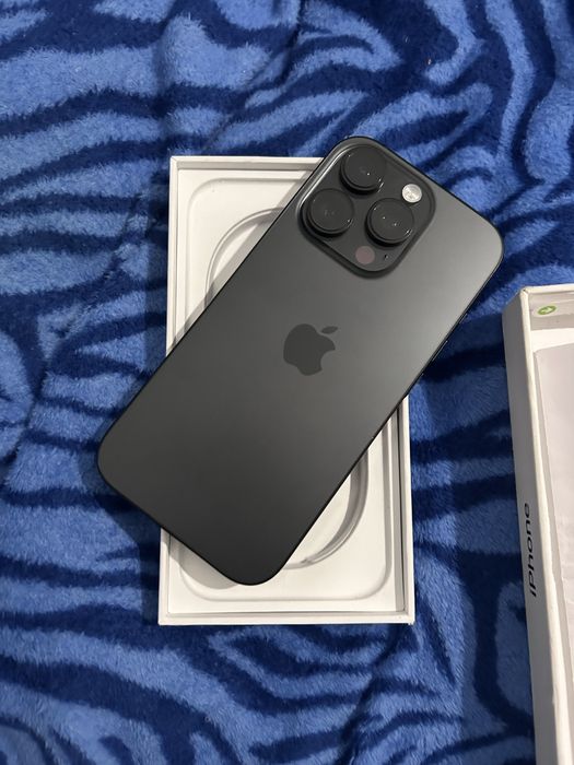 Продам айфон 16 про новый