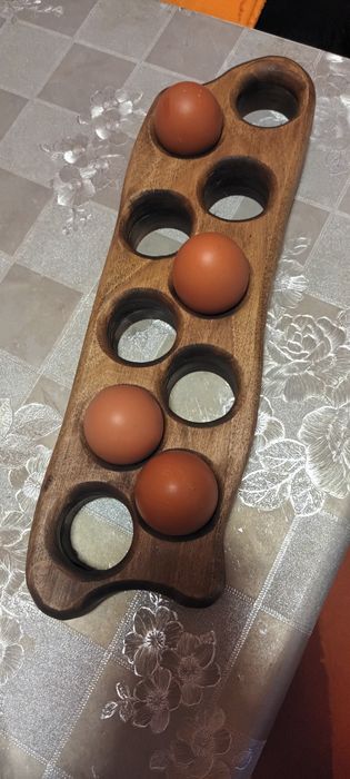 Дъбова поставка за яйца.Цена-20 лв.