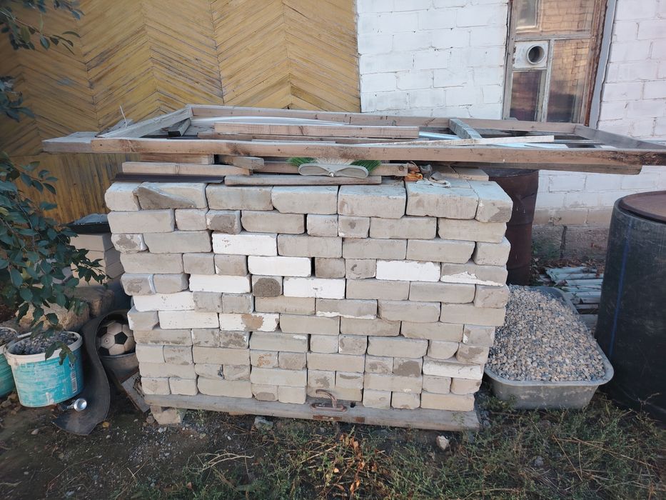 Продам б/у силикатный кирпич.