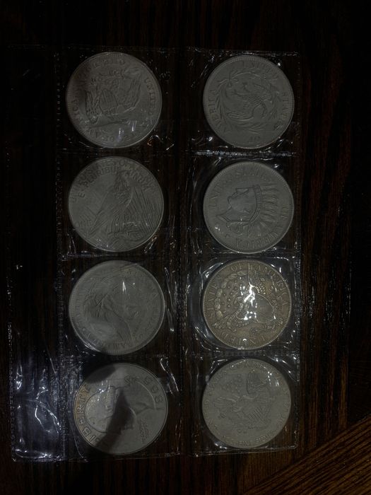 Лот от 8 броя американски монети / реплики (US Dollars) в защитно джобче