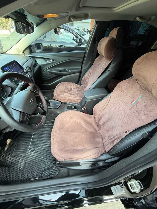 1 qo'l haydalgan Chevrolet ONIX REDLINE AT TURBO