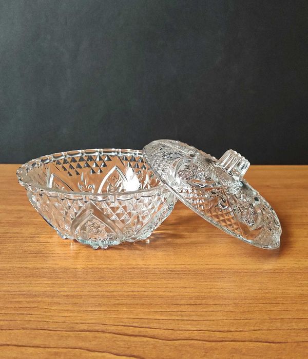 Захарница/бонбониера от пресовано стъкло