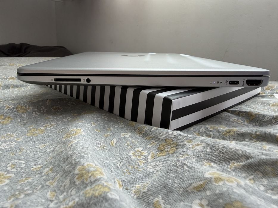 Laptop HP 15s – Ryzen 3 / 8GB RAM / 256GB SSD
