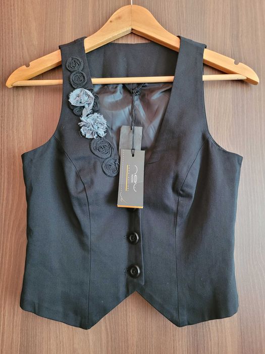 Чисто нов бутиков елек с подарък 2 блузки на ТОП цена