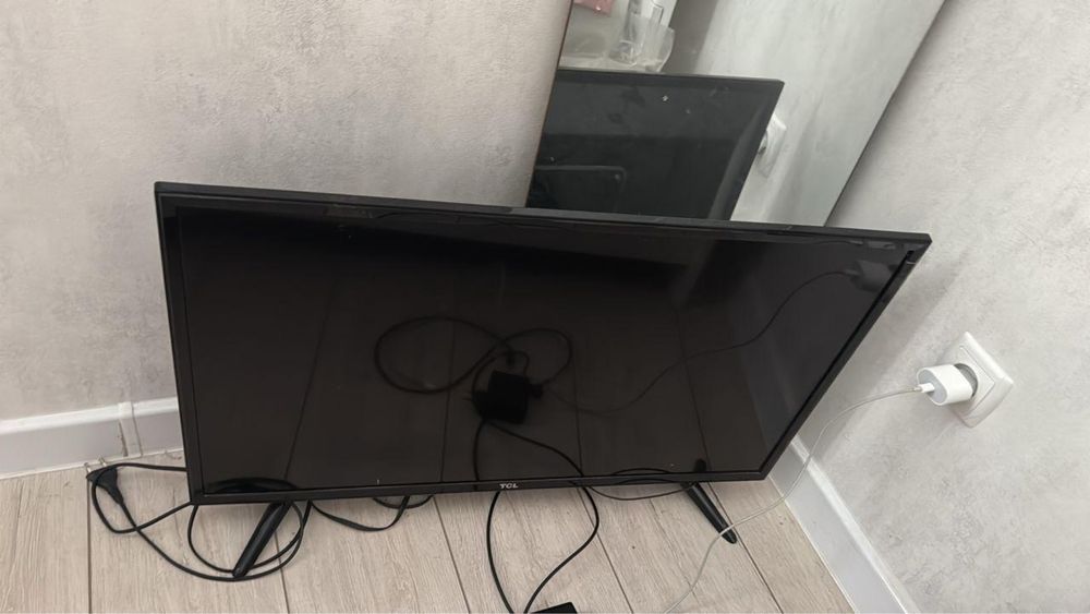 Телевизор TCL.