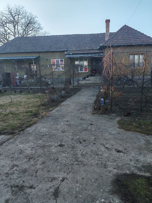 Casa cu teren de vanzare