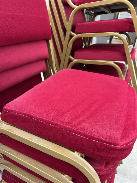 Стулья новые в хорошем состоянии