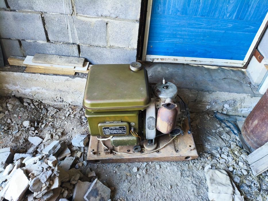 Продам бензиновый генератор