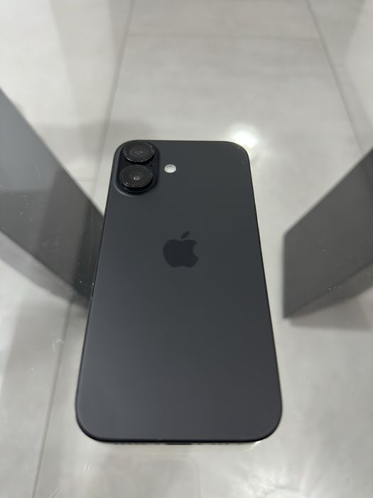 iPhone 16 black 128Gb • baterie 89% • neverlocked