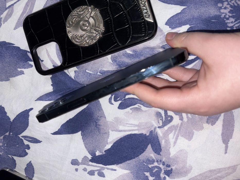 Продам Айфон 12про 256гб