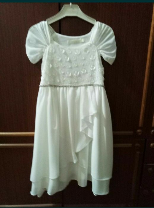 Нарядное платье на девочку 7-8 лет