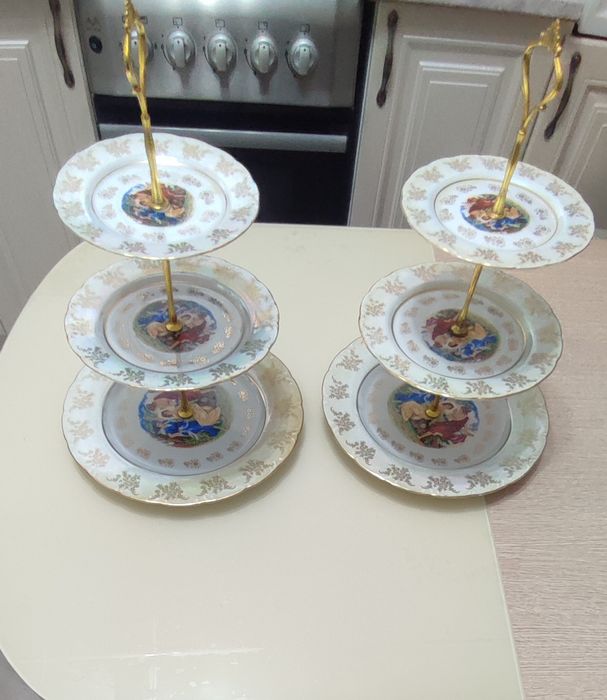 Посуда хрустальные, стеклянные фужеры, вазы, салатницы