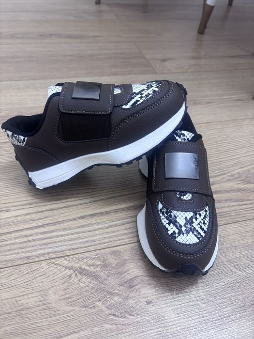 Продаются кроссовки детские новые