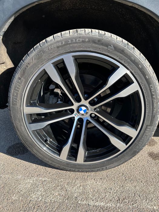 Продавам незаварени джанти и гуми от BMW X5, гуми в добро сьстояние.