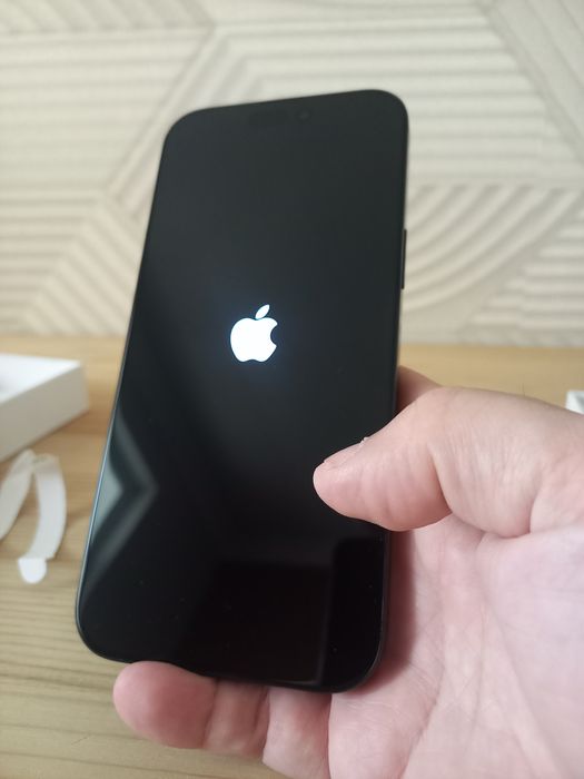 Продам Айфон 16 про макс