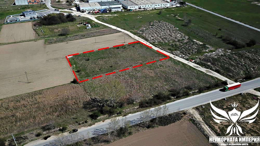 Продавам земя 4900кв.м. на втора линия към с.Стряма