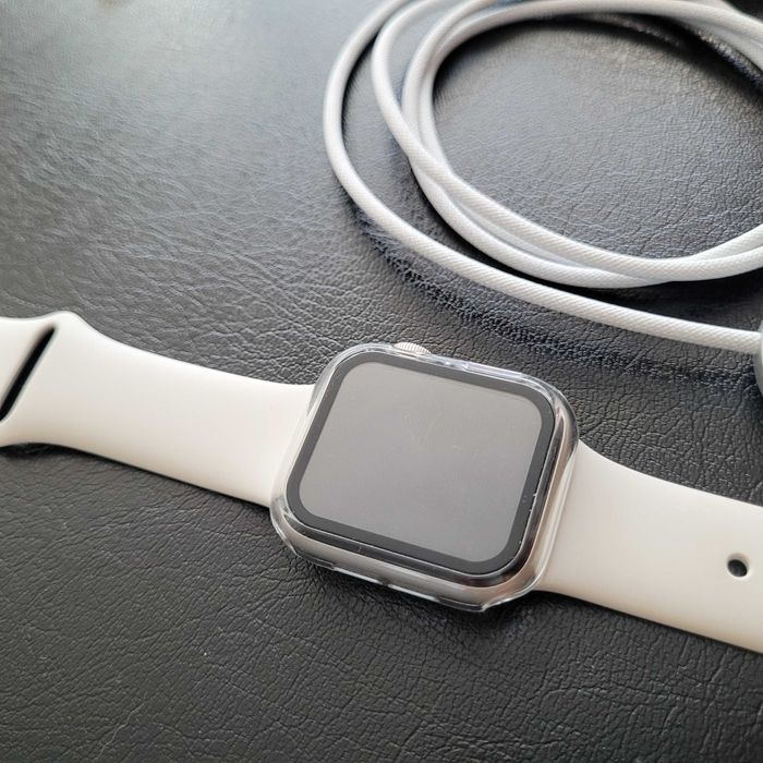 Apple Watch SE (2025), GPS, Carcasa Starlight Aluminium 40mm marime s-m