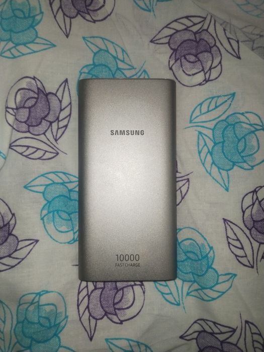 Хороший повербанк от SAMSUNG