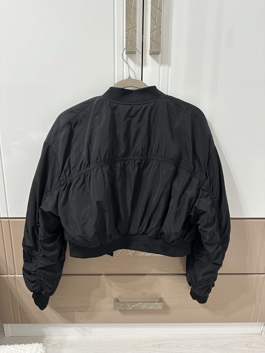 Чисто ново яке тип cropped от bershka