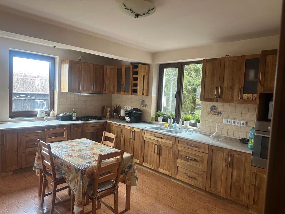 Vilă spațioasă 200 mp + curte 1000 mp, piscină, loc de joaca pentru copii – Găneasa, Ilfov