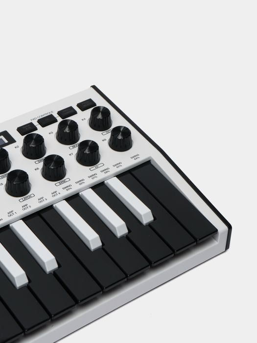 Продам Akai Professional MPK mini mk3