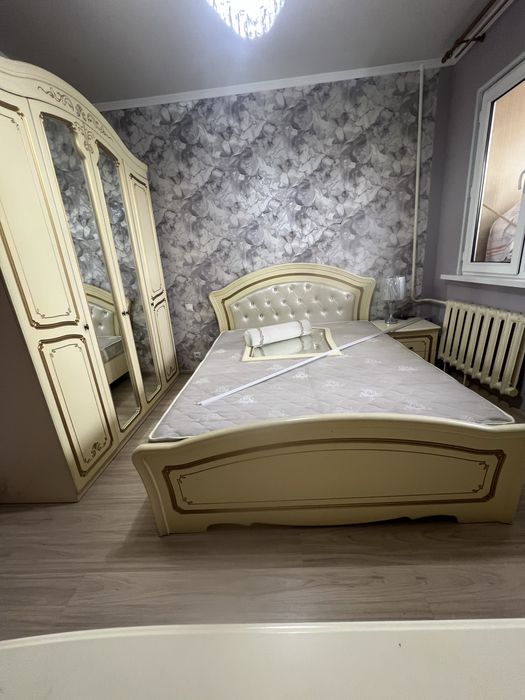 Продам спальный гарнитур