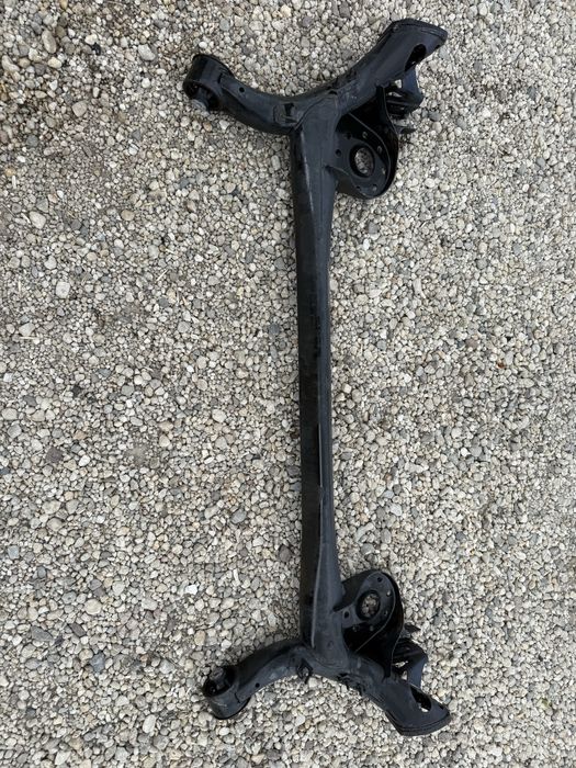 Заден мост Тойота Ярис от 2011 година до 2020 година