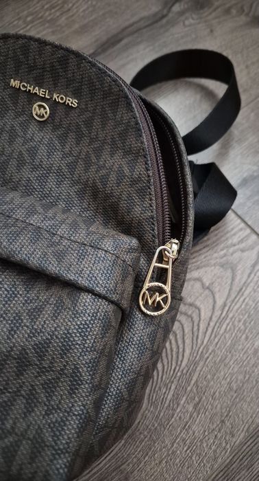 Дамска малка раничка michael kors