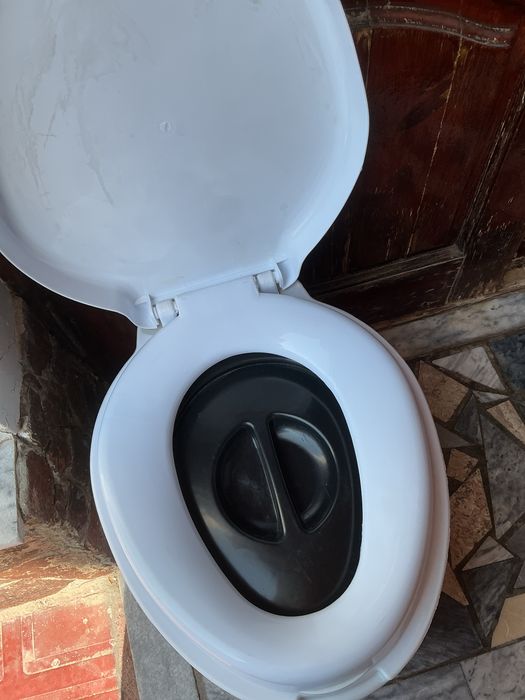 Продаю туалет переносной