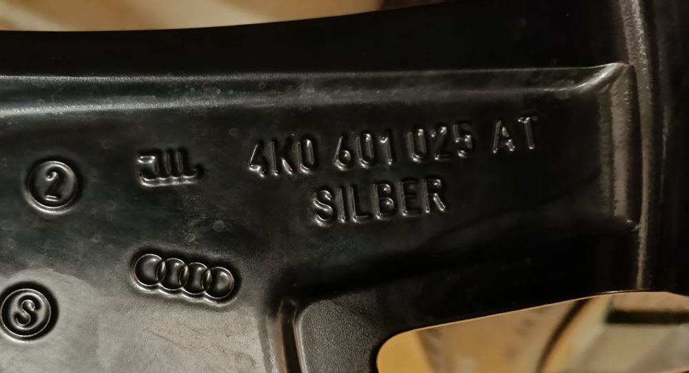 Оригинални джанти с гуми зимни 22 цола Audi Rs6 Rs7 дот 2023г.