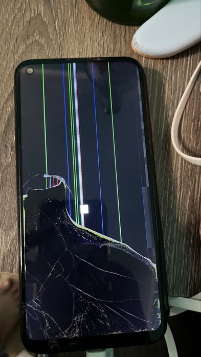 iPhone 11 Pro Max за части / iCloud заключен / дисплей с петно