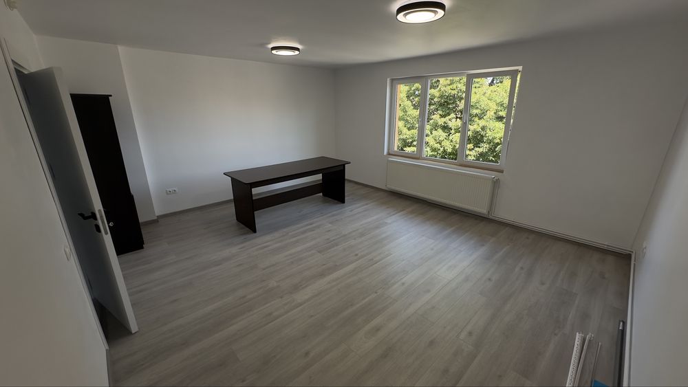 Inchiriez spatiu comercial / birouri