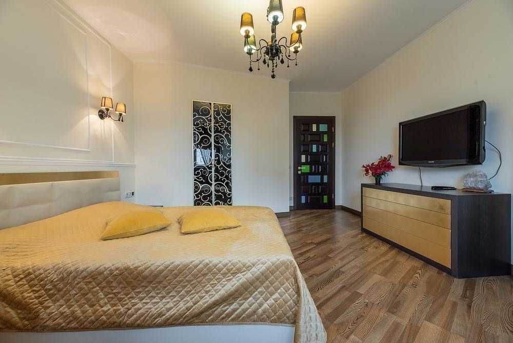 Дава се под наем Тристаен апартамент в София, Център - 95 кв.м за 561 € - Снимка #2