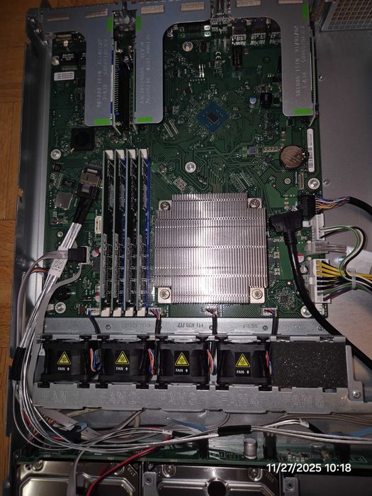 Lenovo ThinkServer RD650 и Fujitsu PRIMERGY RX1330 M3 гр. София Център ...