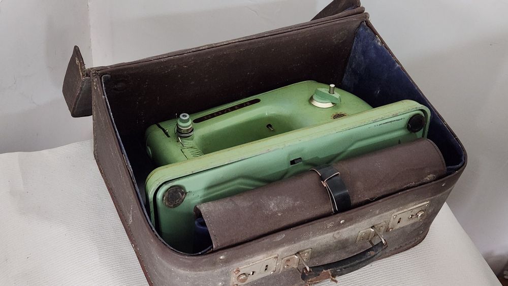 Шевна машина Волга ретро антика