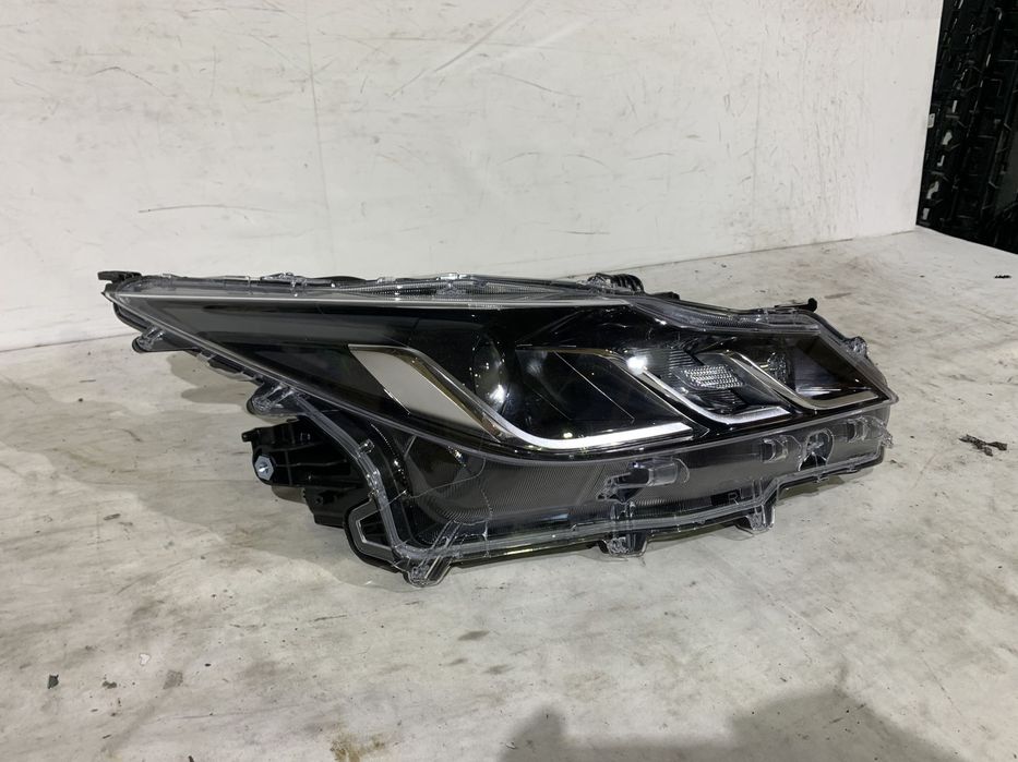 Far dreapta Toyota Corolla, 2019, 2020, 2021, 2022, 2023, cod origine OE 8130-02T31.